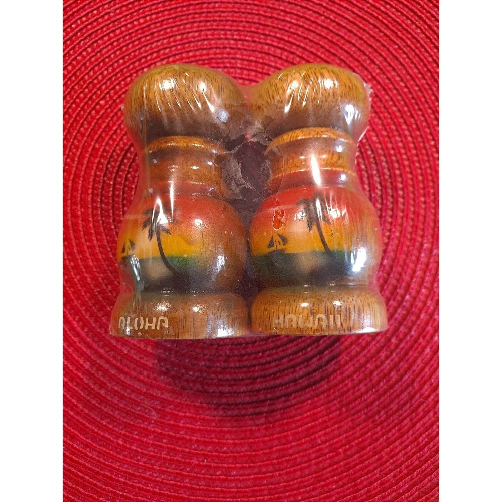 Vintage Hawaii Aloha Souvenir Wooden‎ Salt and Pepper Shakers Palm Trees Beach